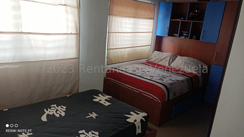 Maria Elena Latouche Vende Hermoso Townhouse . Conjunto Cerrado, Cuenta Con Pozo, Planta Eléctrica A Gas. Mels 23-33278. Visitela Excelente Inversión