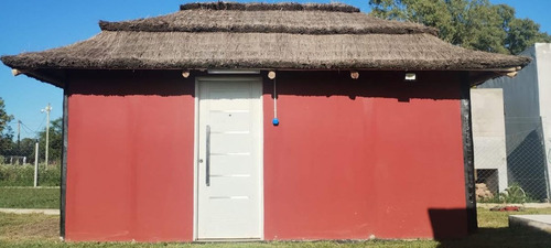 Casa En Gral Rodriguez Con Pileta Y Quincho.