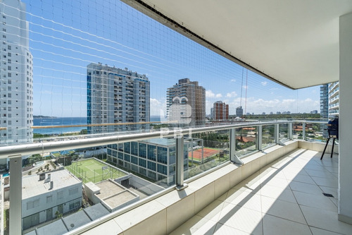 Apartamento 3 Dormitorios En Playa Mansa, Punta Del Este - Seasons Tower - Ref : Pbi1897