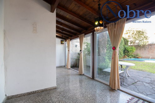 Venta Casa 4 Ambientes Con Galeria Y Pileta En Haedo.