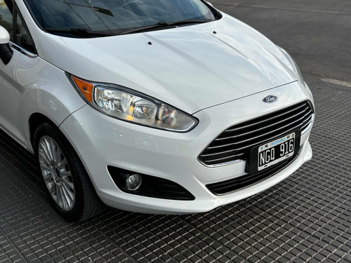 Ford Fiesta Kinetic 2013 1.6 Design 120cv Titanium