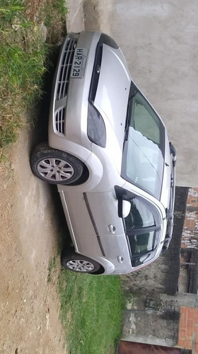 Imagem 1 de 8 de Ford Fiesta 2005 1.0 Personnalité 5p