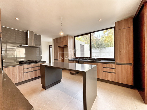 Casa En Venta De 4 Dorm. En Colina