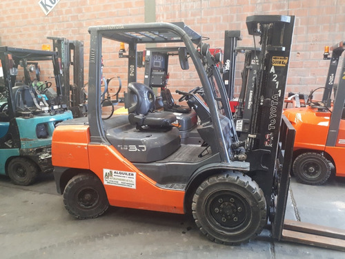 Autoelevador Toyota 3000 Kg / Elevación 4,7 Mts Desplazador