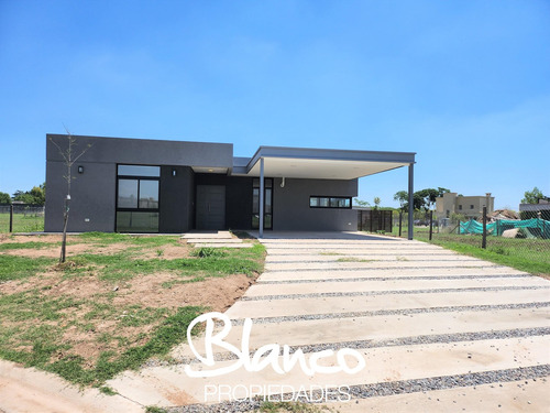 Casa  En Venta En Santa Lucia, Pilar Del Este, G.b.a. Zona Norte