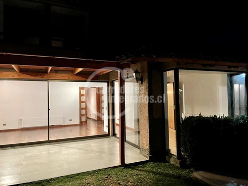 Casa En Venta De 5 Dorm. En Lo Barnechea