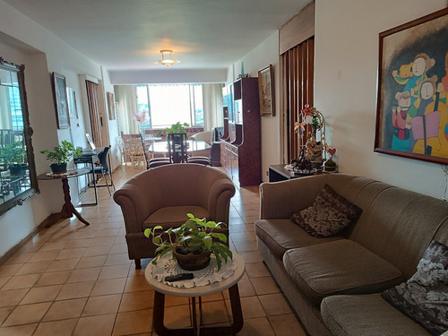 Apartamento En Venta Bello Campo Con Estacionamiento