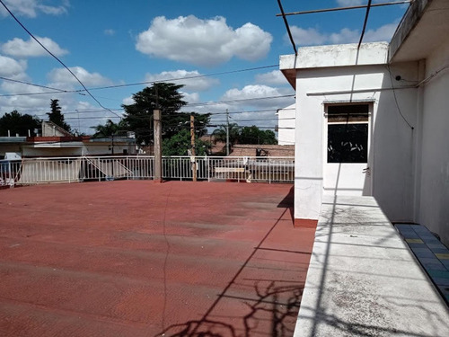 Imagen 7 de 21 de Locales Con Vivienda En Planta Baja Y Depto. 5 Amb. En P.a