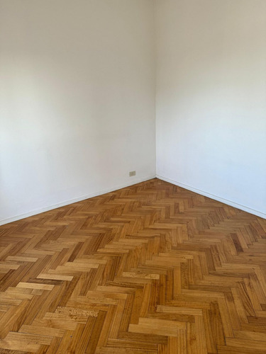 Venta 2 Ambientes Av.san Juan Y Av.la Plata.