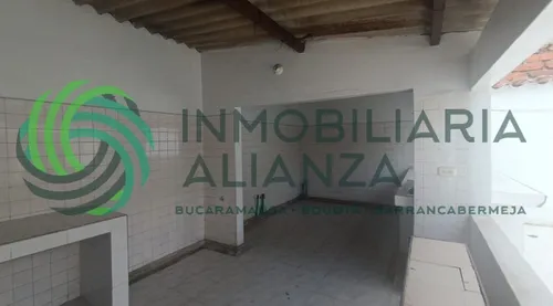 Casa En Venta En La Universidad. Cod V61531
