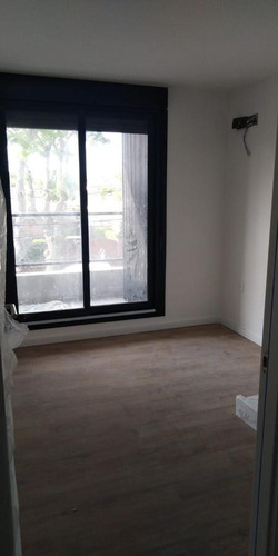 Apartamento 1 Dormitorio Primer Piso Al Frente, Terraza, Parrillero