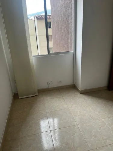 Apartamento Con Excelentes Espacios En Los Colores - Medellín, ¡oportunidad!