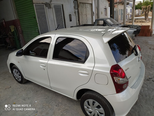 Imagem 5 de 9 de Toyota Etios