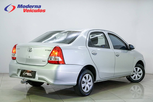 Imagem 4 de 15 de Toyota Etios 1.5 X Sedan 16v Flex 4p Automático