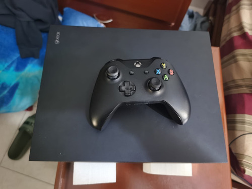 Consola Xbox One X 1tb Color Negro Excelentes Condiciones (Usado)