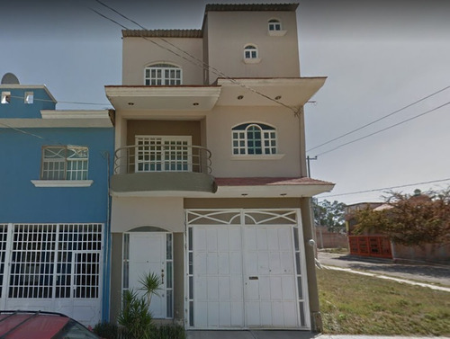 Casa De 3 Pisos En Venta En Tonalá, Jalisco - Cymo