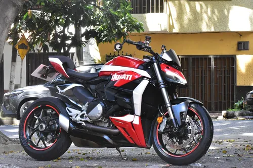 Ducati Streetfighter V2 2022