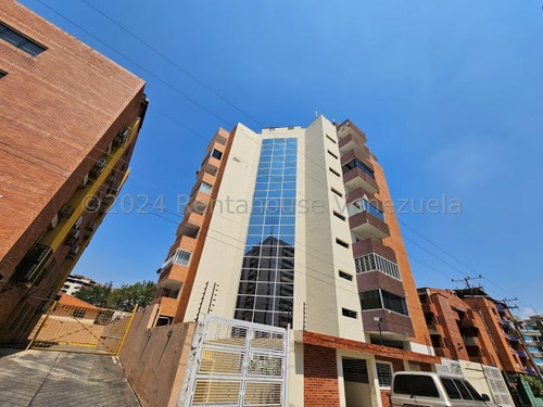 Precioso Apartamento En Venta Urb San Jacinto, Totalmente Remodelado Con Planta Total Y Pozo 24-20846 Hc