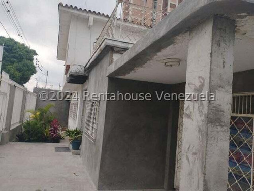 María Valera Trae En Venta Casa-comercial Con 1 Local Extenso Con Su Baño Y Oficina, En Centro Este De Barquisimeto, Agua Constante, Piso De Granito, Cantv, Aba, Ideal Para Uso Comercial O Residencial