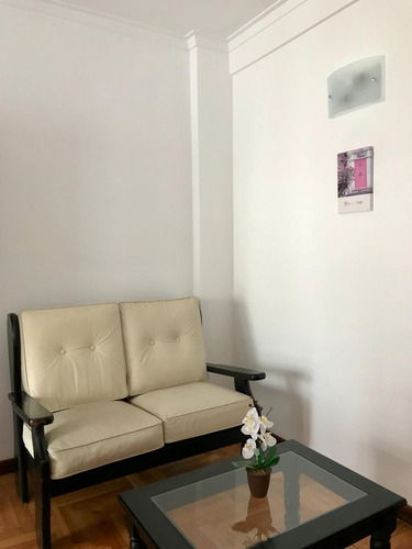 Imagen 5 de 13 de Departamento 2 Amb A La Calle Con Balcon Saliente Zonacentro