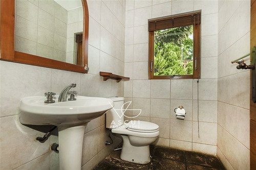 Casa En Venta De 4 Dorm. En Lo Barnechea