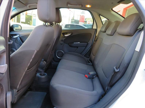 Imagem 5 de 12 de Fiat Grand Siena Attractive 1.4 Flex Completo