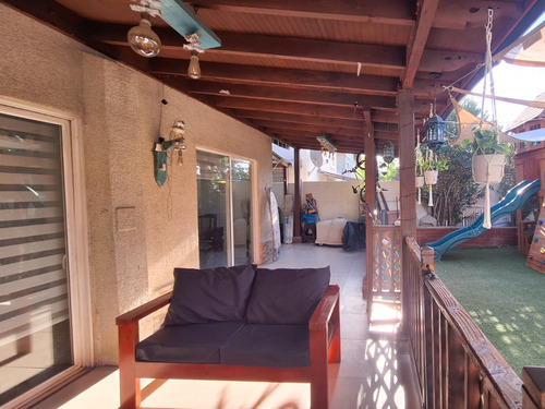 Casa Aislada 3 Pisos En Condominio. 3d+3b Cod. 41095