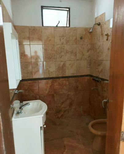 Imagen 3 de 9 de Casa + Depto. En Venta C/ Cochera En Cosquín