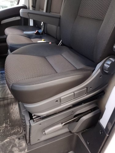 Imagen 5 de 17 de Peugeot Boxer Premiun Minibus 2.2 Hdi 440 L4 H2 130cv