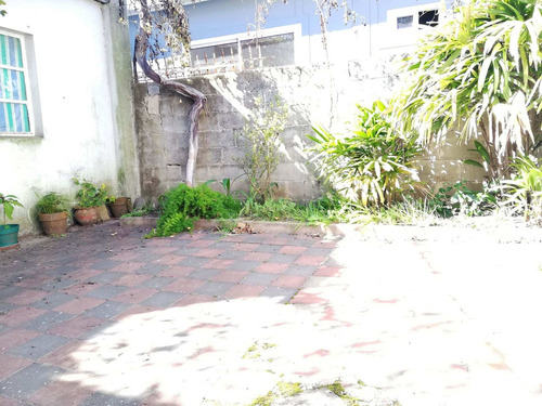 Casa En Venta De 3 Dormitorios Y Cochera-la Plata