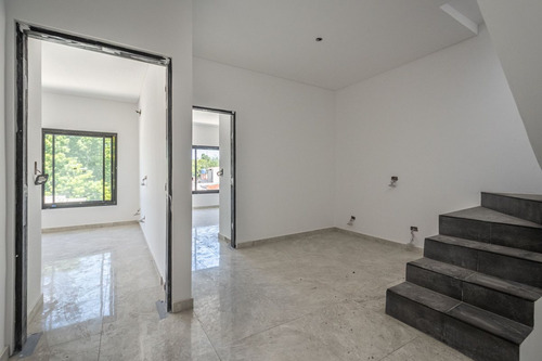 Venta Duplex 2 Amb Con Terraza Y Cochera. Financia