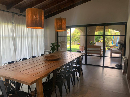Casa En Venta En Country Del Jockey Club De Salta.
