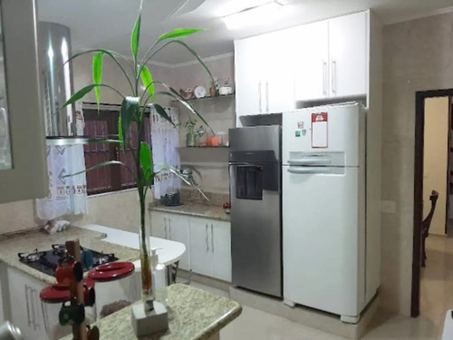 Sobrado Com 4 Dormitórios, Piscina E Churrasqueira
