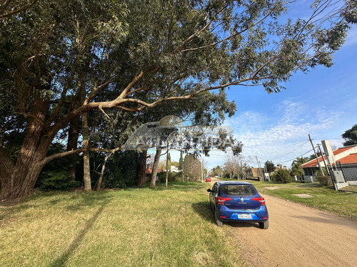 Excelente Oportunidad De Terreno En Venta, Ubicado En Atlántida A 3 Cuadras Del Centro. Inm Atlántida