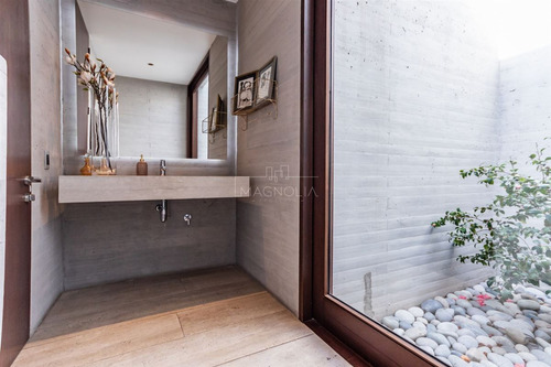 Casa En Venta De 6 Dorm. En Lo Barnechea