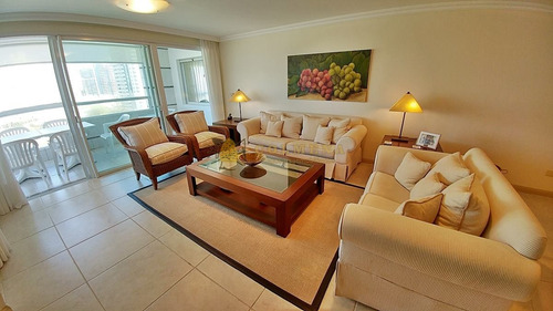 Apartamento De 3 Mas Dep. De Servicio Terraza Con Churrasquera En Playa Brava, Punta Del Este!!!!!!- Ref: 1858