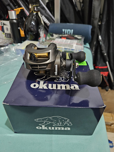 Carrete Bait Casting Okuma Ak2000
