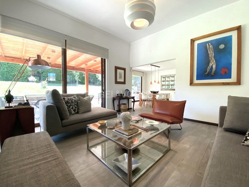 Casa Moderna En Venta, La Reserva