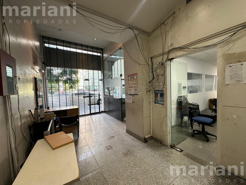 Alq - Local De 2.500m2 En 3 Plantas - Av. Belgrano 900