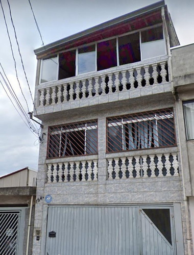 Vende-se 3 Imóveis Amplos No Mesmo Terreno.