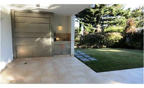 Casa En Venta Y Alquiler En Punta Del Este, Próximo A Shopping