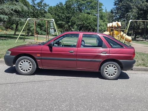 Ford Escort 1.8 Clx 5 p