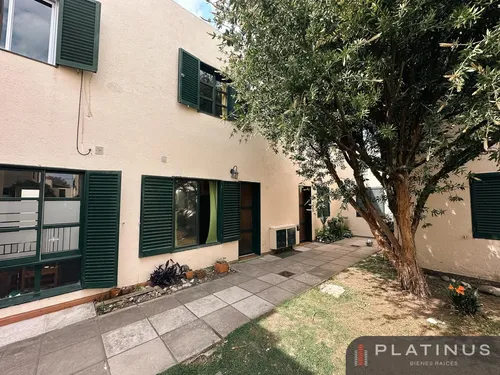 Dúplex En Venta En Complejo Cerrado De 2 Dormitorios Con Cochera