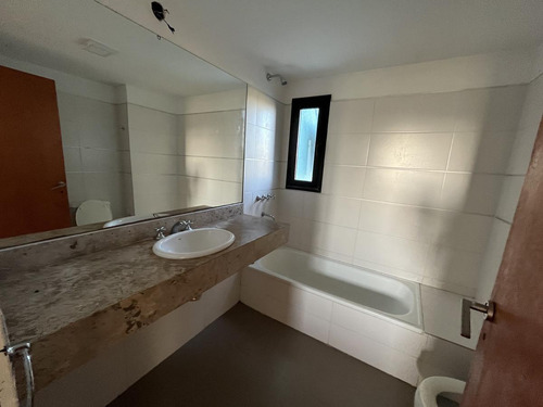 Venta Casa De 3 Dormitorios, Galeria Con Parrillero, Cochera En Tierra De Sueños 3, Roldan