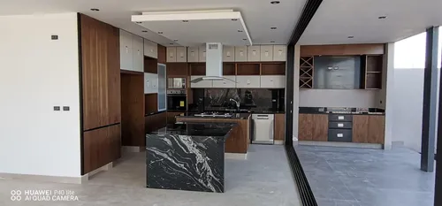 Casa Con 4 Recámaras, Una En Planta Baja, Privada Con Alberca. Lomas Del Campanario Norte