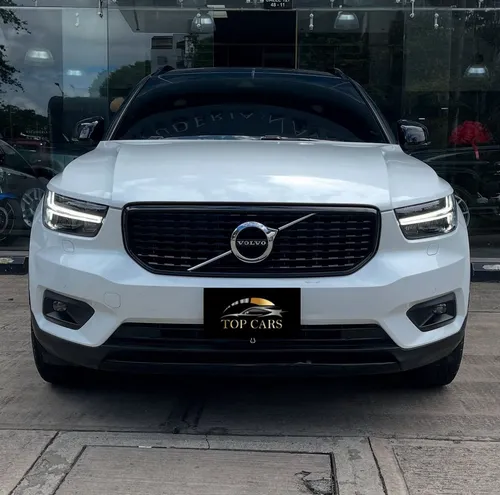 Volvo XC40 2.0 T4 R DESIGN