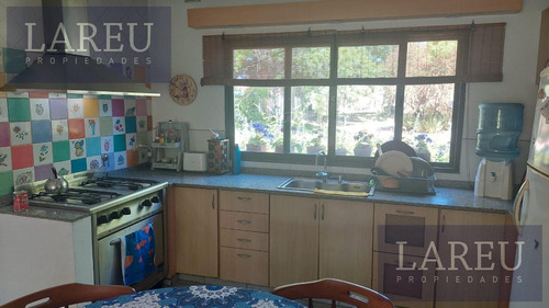 Casa En El Barrio Roble Joven