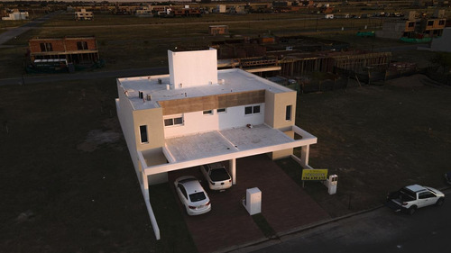 Imagen 16 de 23 de Venta! Duplex 3 Dorm. En Manantiales!!! Galeria, Asasor Y 2 Cocheras!!! 180m2!