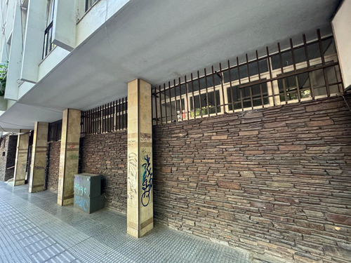 Venta De Departamento En Calle Mitre, Ciudad
