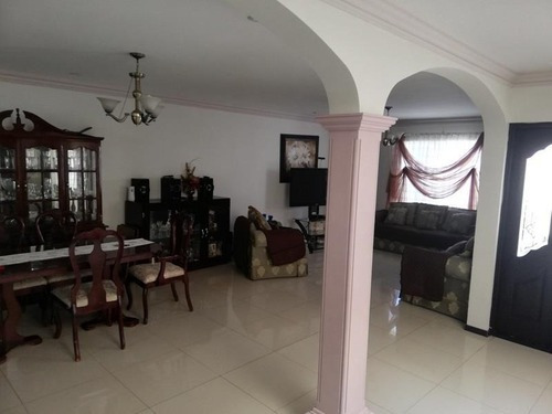 Casa Sola En Venta Fracc. Los Cedros Residencial